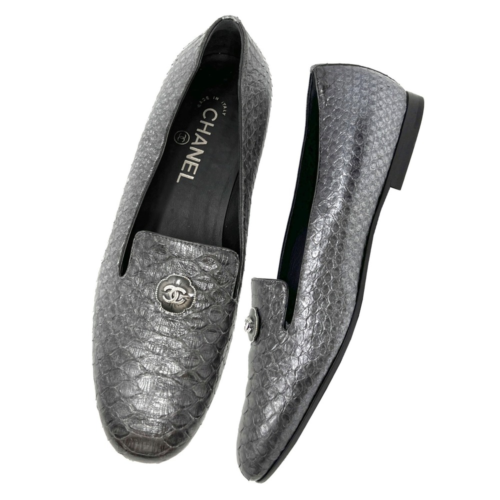 Chanel Grey Snakeskin Loafers CC Logo Flats‎ Size 39.5